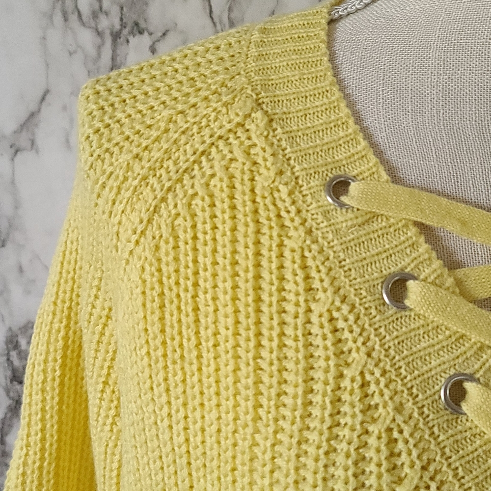 Almost Famous Sweater Size Small - image 3